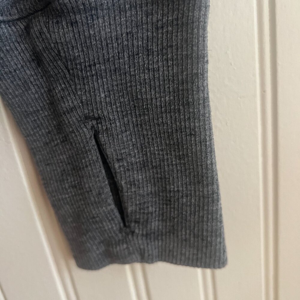 Grey Athleta long sleeve crew neck with thumb holes - size Medium - - Picture 4 of 6